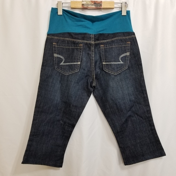 𝅺"live your life" Maternity jean capris - Picture 3 of 9